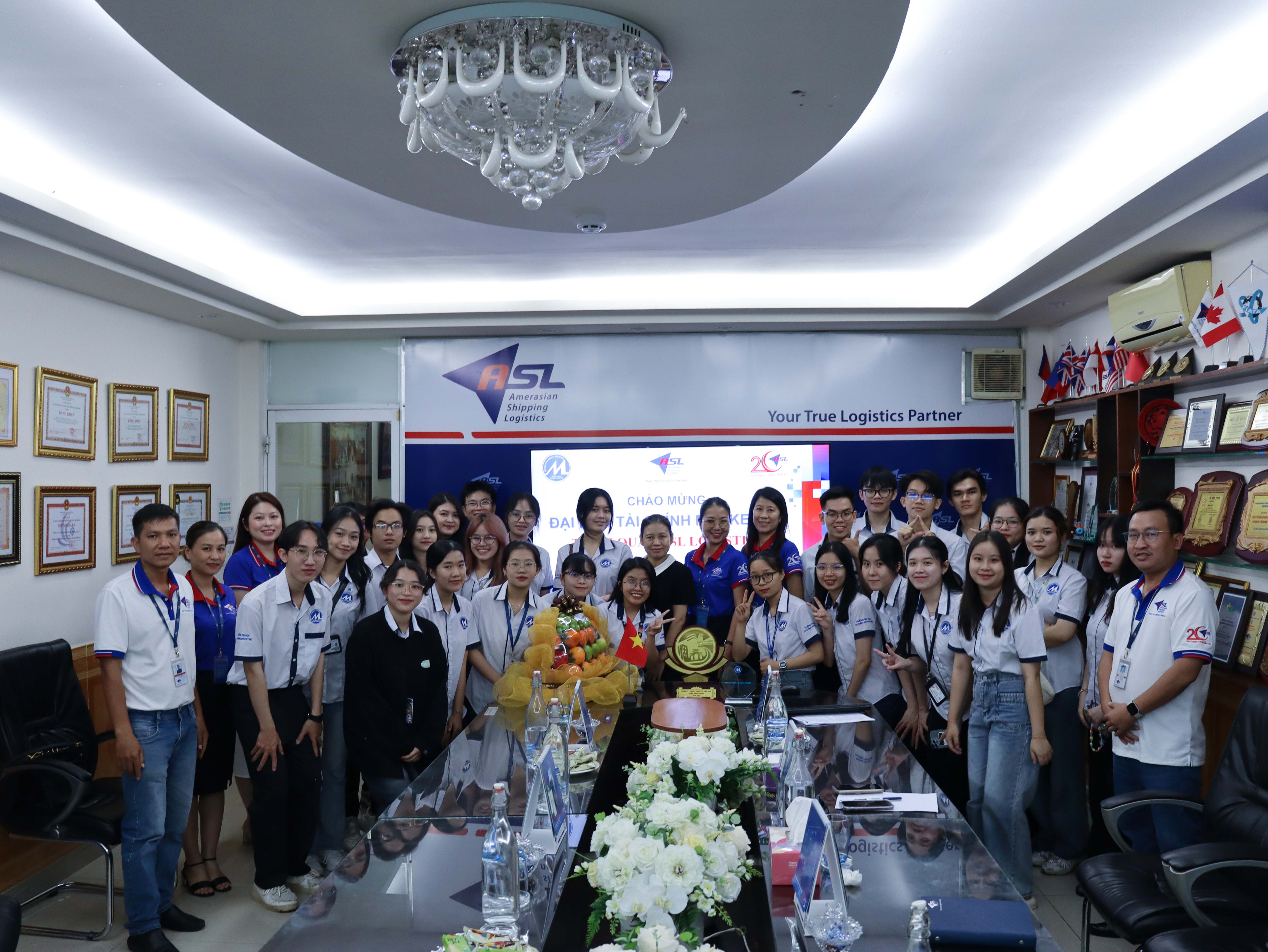 ASL LOGISTICS TIẾP ĐOÀN TRƯỜNG ĐẠI HỌC TÀI CHÍNH – MARKETING ĐẾN GIAO LƯU VÀ THAM QUAN VĂN PHÒNG